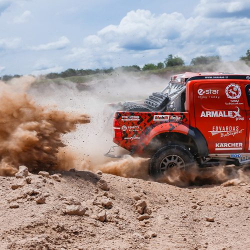 Paskutiniai štrichai prieš Dakaro startą: „Edas Racing Team“ testai „Overdrive“ stovykloje