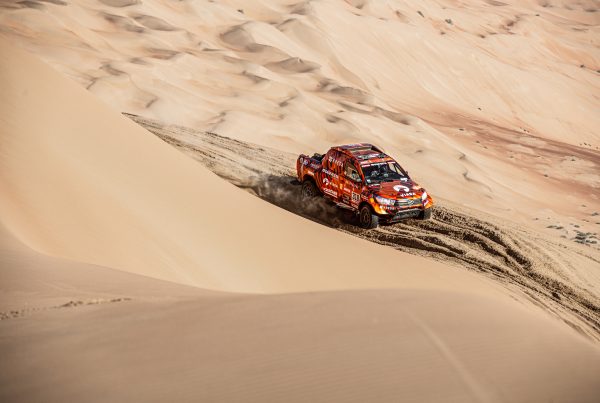 Hilux Dakar Rally Wallpaper HD